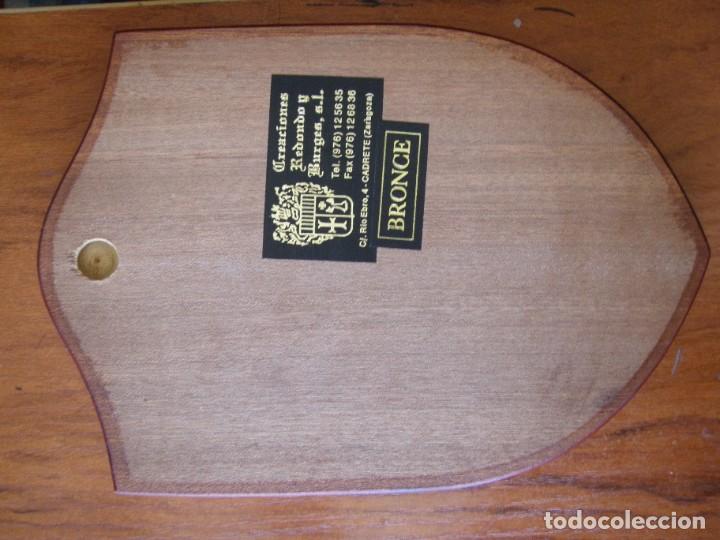 Otros objetos de arte: METOPA PUERTO DE GIJ&Oacute;N BRONCE Y MADERA - Foto 3