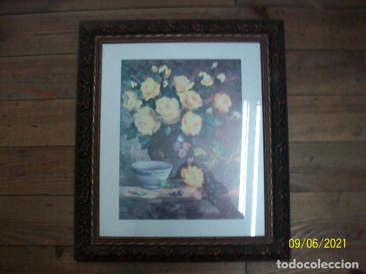Otros objetos de arte: CUADRO CON IMAGENES DE FLORES - Foto 1