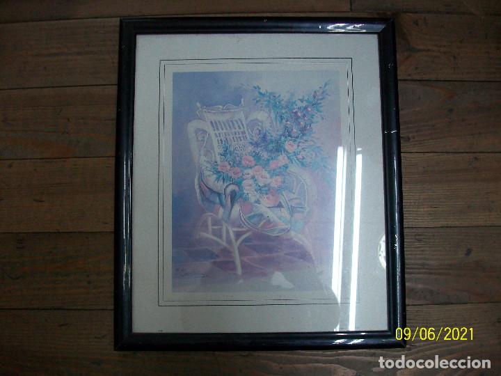 Otros objetos de arte: CUADRO CON IMAGEN DE FLORES Y SILLON - Foto 1