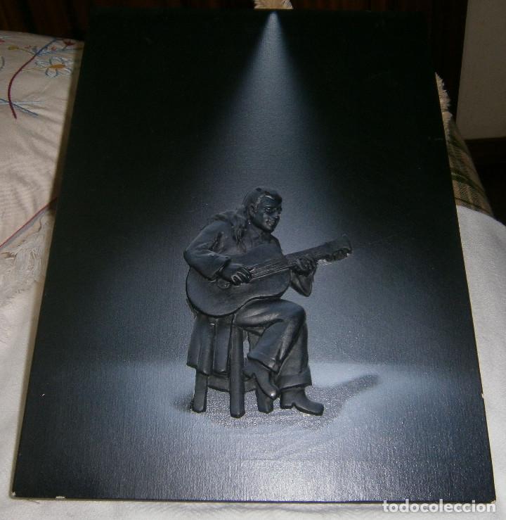 Otros objetos de arte: cuadro de tela con musico en relieve - Foto 1