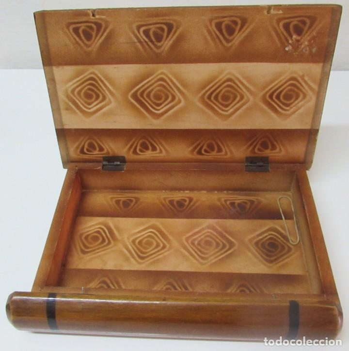 Otros objetos de arte: Caja de madera en forma de libro decorada - Foto 6