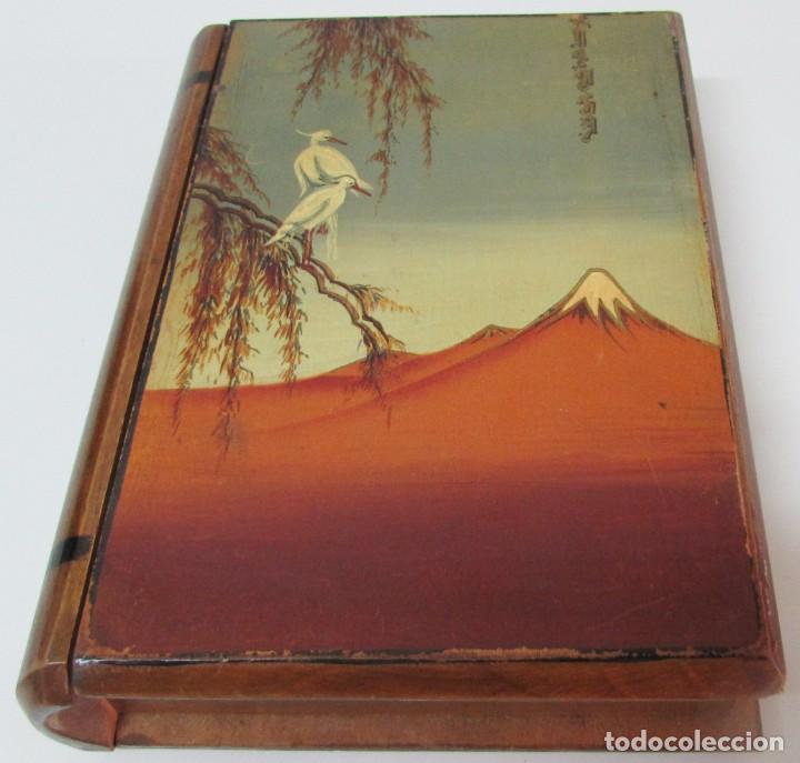 Otros objetos de arte: Caja de madera en forma de libro decorada - Foto 7