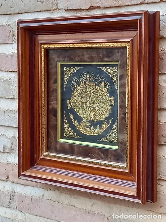 Otros objetos de arte: PLACA DAMASQUINO DE TOLEDO, MARCO Y CRISTAL. - Foto 3