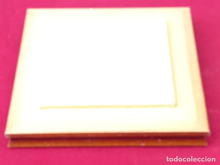 Otros objetos de arte: PLACA DAMASQUINO DE TOLEDO, MARCO Y CRISTAL. - Foto 4