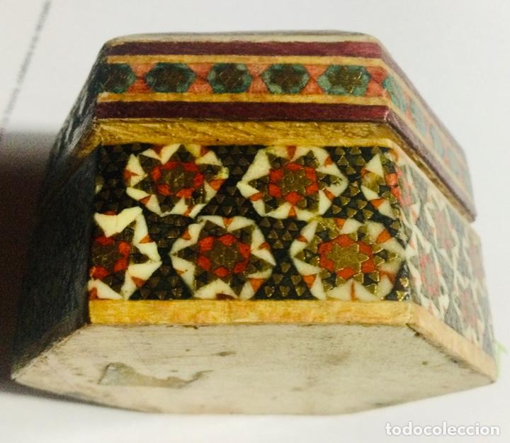 Otros objetos de arte: Caja de madera hecha y pintada a mano - Foto 3
