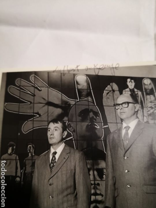 Otros objetos de arte: GILBERT & GEORGE Offset FIRMADA A MANO PERFORMANCE postal firmada a mano - Foto 4
