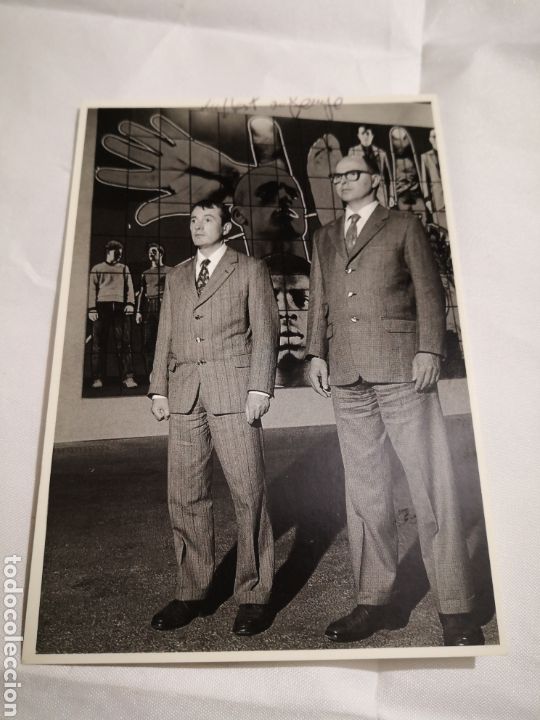 Otros objetos de arte: GILBERT & GEORGE Offset FIRMADA A MANO PERFORMANCE postal firmada a mano - Foto 1