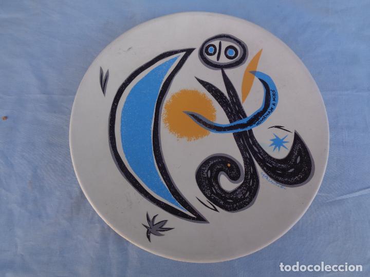 Otros objetos de arte: PLATO DECORADO HOMENAJE A MIR&Oacute;, MARTA MONTCADA - Foto 1