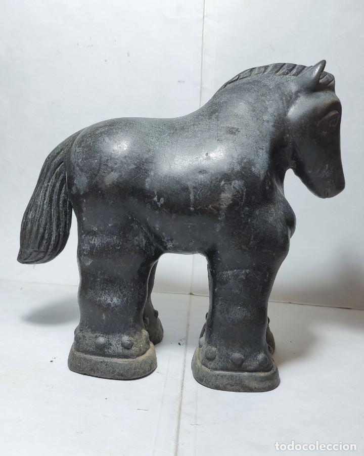 Otros objetos de arte: CABALLOS ESTILO BOTERO. FIGURAS DE METAL. - Foto 4