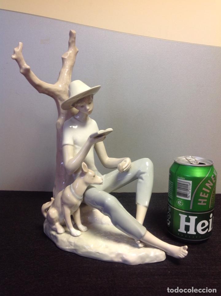 Otros objetos de arte: Figura de porcelana NAO - Foto 1