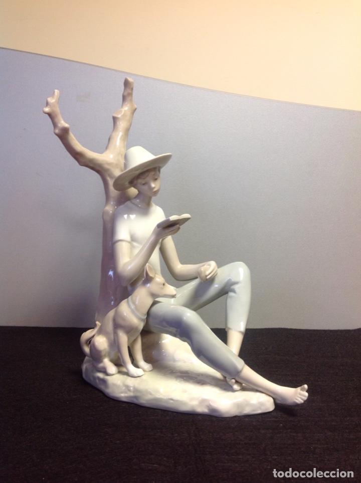 Otros objetos de arte: Figura de porcelana NAO - Foto 2