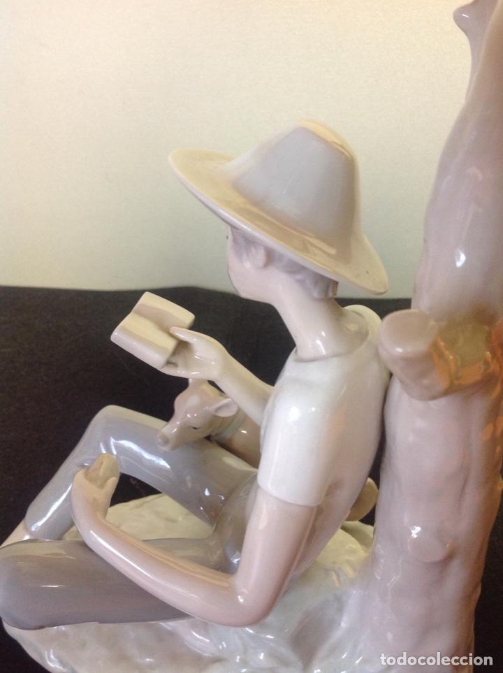 Otros objetos de arte: Figura de porcelana NAO - Foto 4
