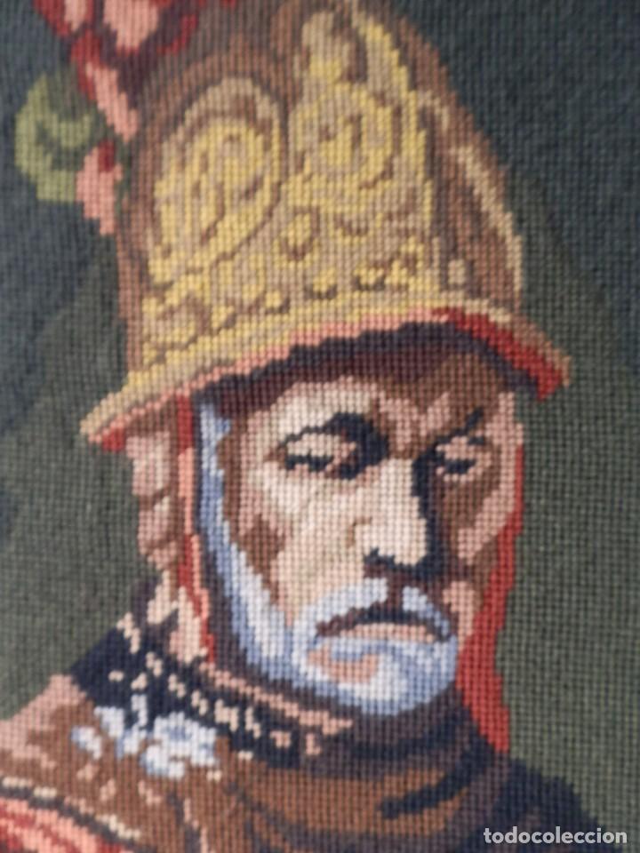 Otros objetos de arte: TAPIZ SOBRE MARCO. MIDE 41 X 30 cm - Foto 2