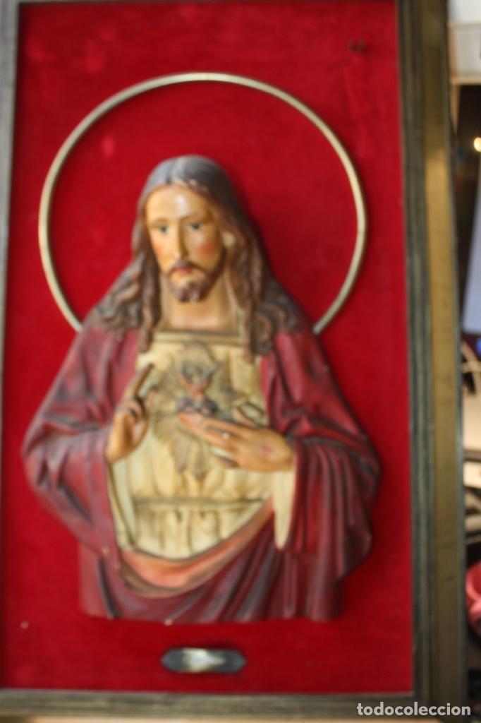 Otros objetos de arte: CUADRO SAGRADO CORAZON 57X36 CMEN RELIEVE - Foto 2