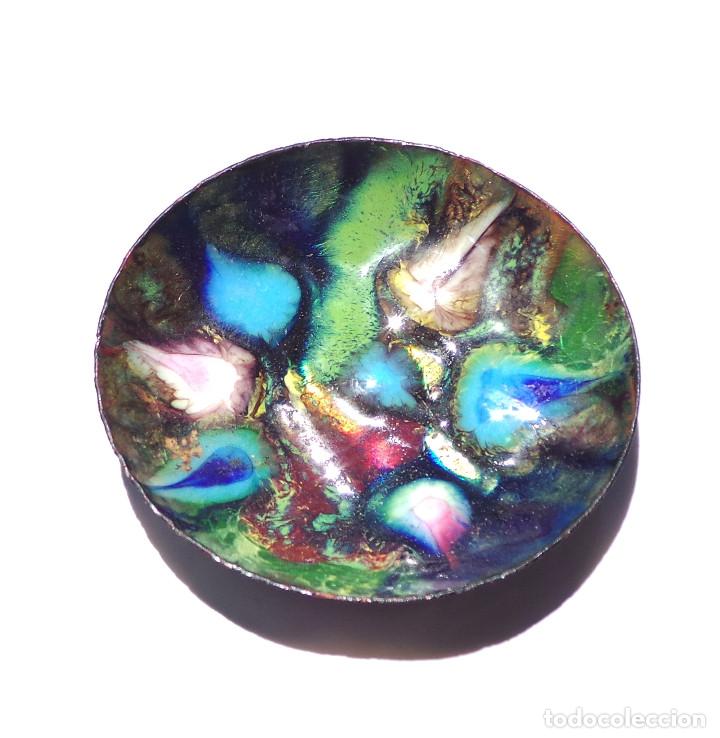 Otros objetos de arte: PLATITO CON ESMALTE DECORACI&Oacute;N. 8,2 CM DE DI&Aacute;METRO. - Foto 1