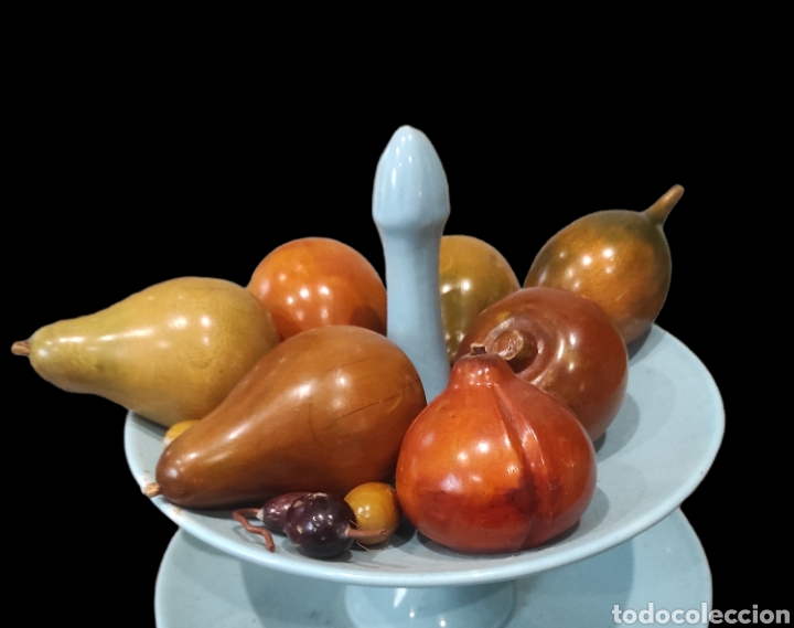 Otros objetos de arte: Lote de frutas de madera tallada. Bodeg&oacute;n. 12 piezas - Foto 3