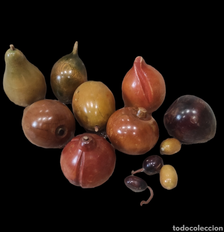 Otros objetos de arte: Lote de frutas de madera tallada. Bodeg&oacute;n. 12 piezas - Foto 1