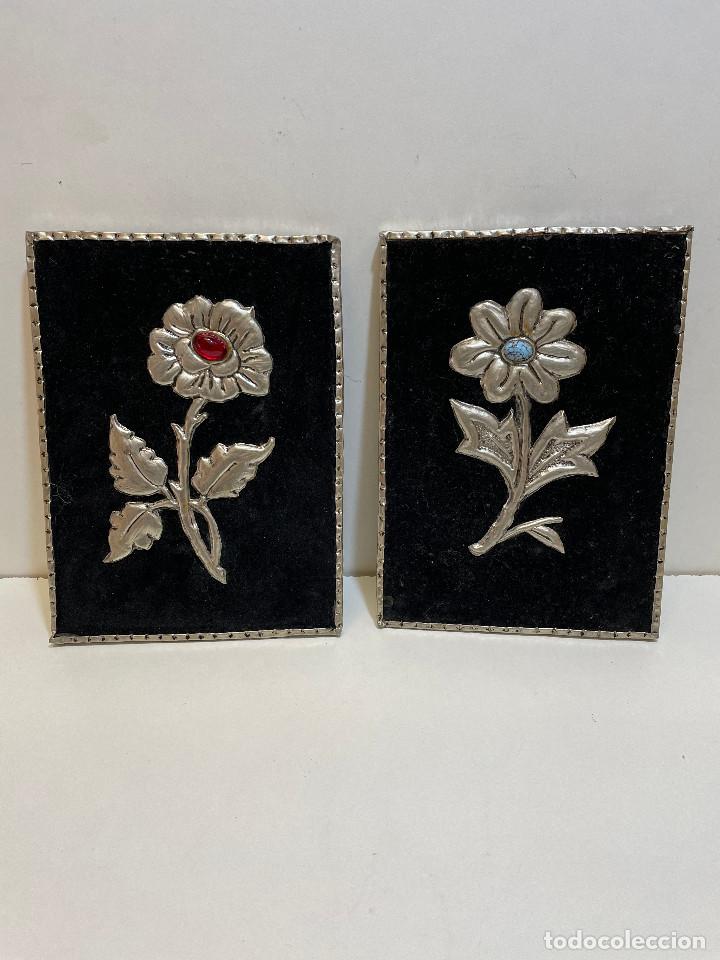 Otros objetos de arte: PAREJA DE CUADROS FLOR PLATEADA CON PIEDRA - Foto 1