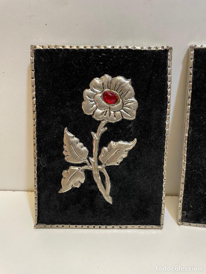Otros objetos de arte: PAREJA DE CUADROS FLOR PLATEADA CON PIEDRA - Foto 2