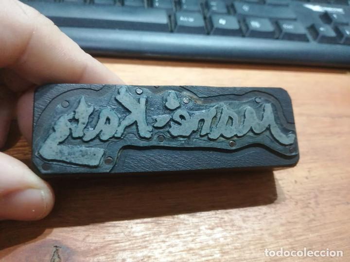 Arte: Antiguo, unico y raro sello manual del artista Man&eacute; Katz Mane