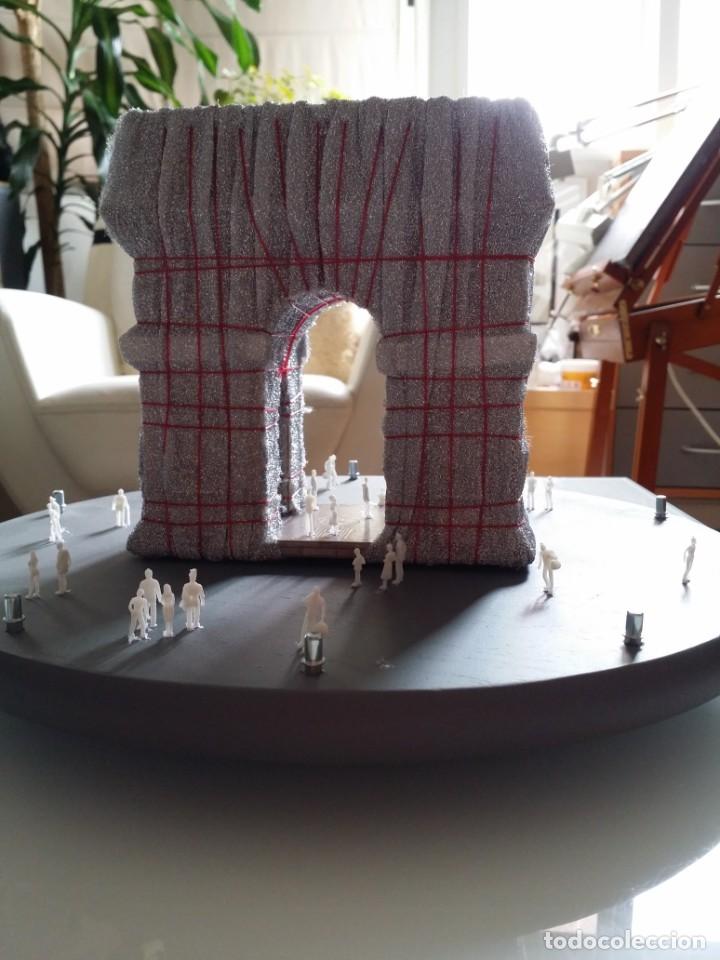 Otros objetos de arte: L Arc de Triomphe, Wrapped / maqueta / Christo - Foto 1