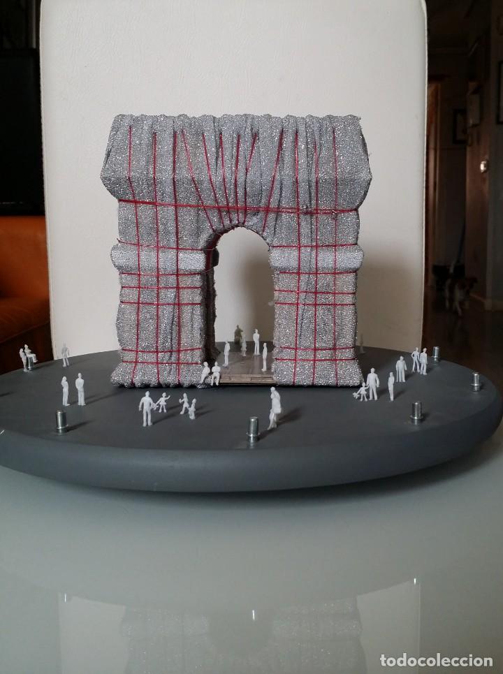 Otros objetos de arte: L Arc de Triomphe, Wrapped / maqueta / Christo - Foto 2