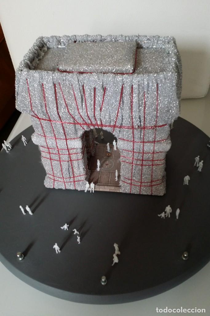 Otros objetos de arte: L Arc de Triomphe, Wrapped / maqueta / Christo - Foto 3