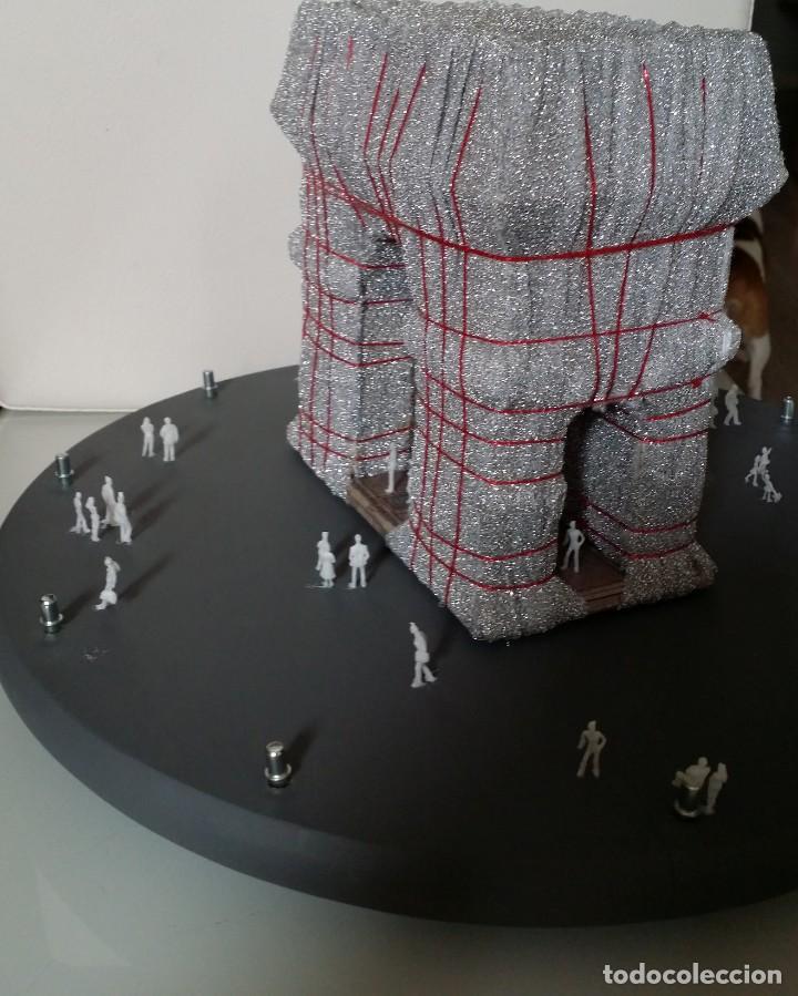 Otros objetos de arte: L Arc de Triomphe, Wrapped / maqueta / Christo - Foto 4
