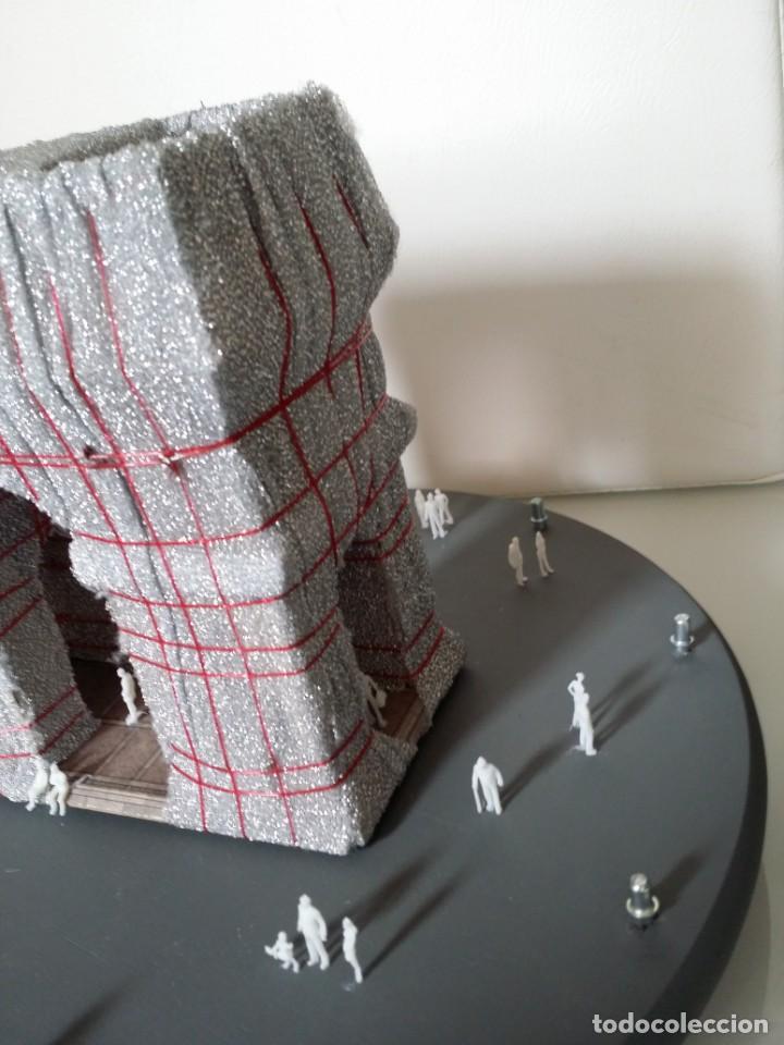 Otros objetos de arte: L Arc de Triomphe, Wrapped / maqueta / Christo - Foto 5