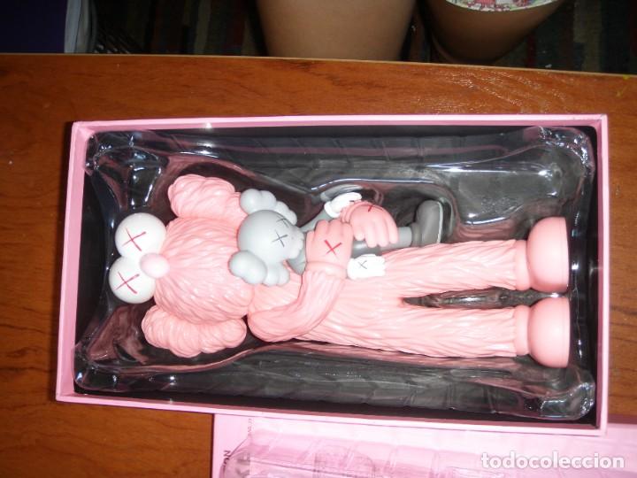Otros objetos de arte: MU&Ntilde;ECO ARTISTA KAWS OPEN EDITION TAKE - Foto 1