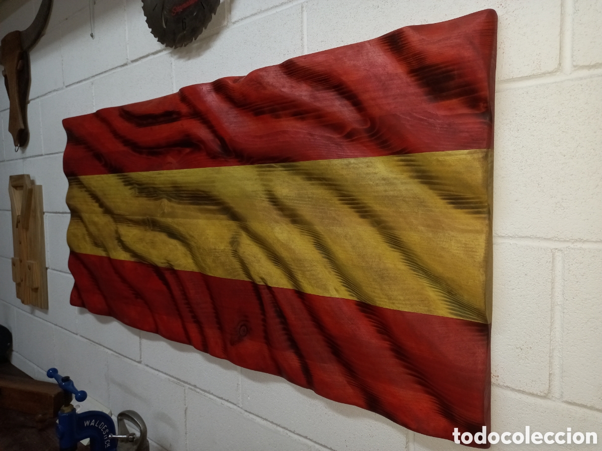 Otros objetos de arte: Bandera espa&ntilde;ola de madera. - Foto 3