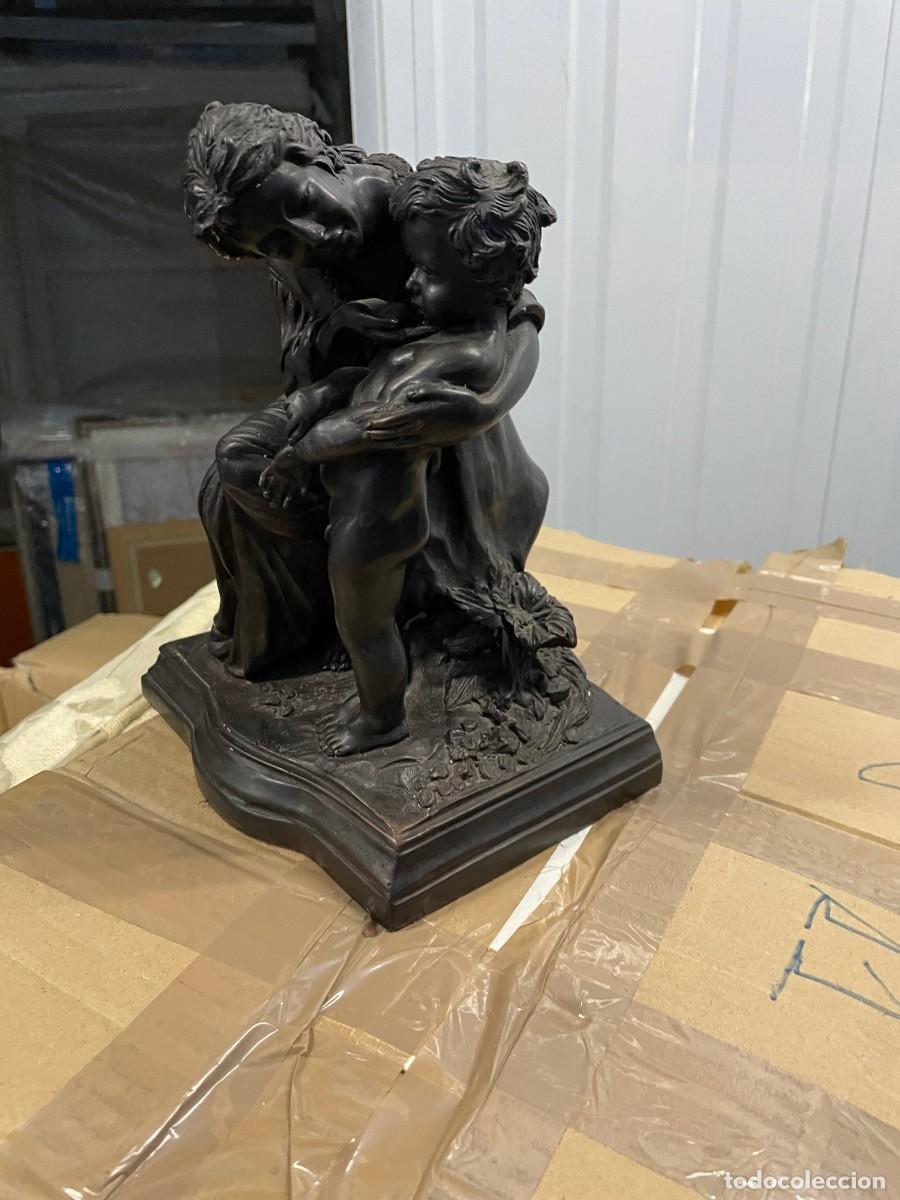 Otros objetos de arte: FIGURA BRONMCE MADRE CON NI&Ntilde;O - Foto 1