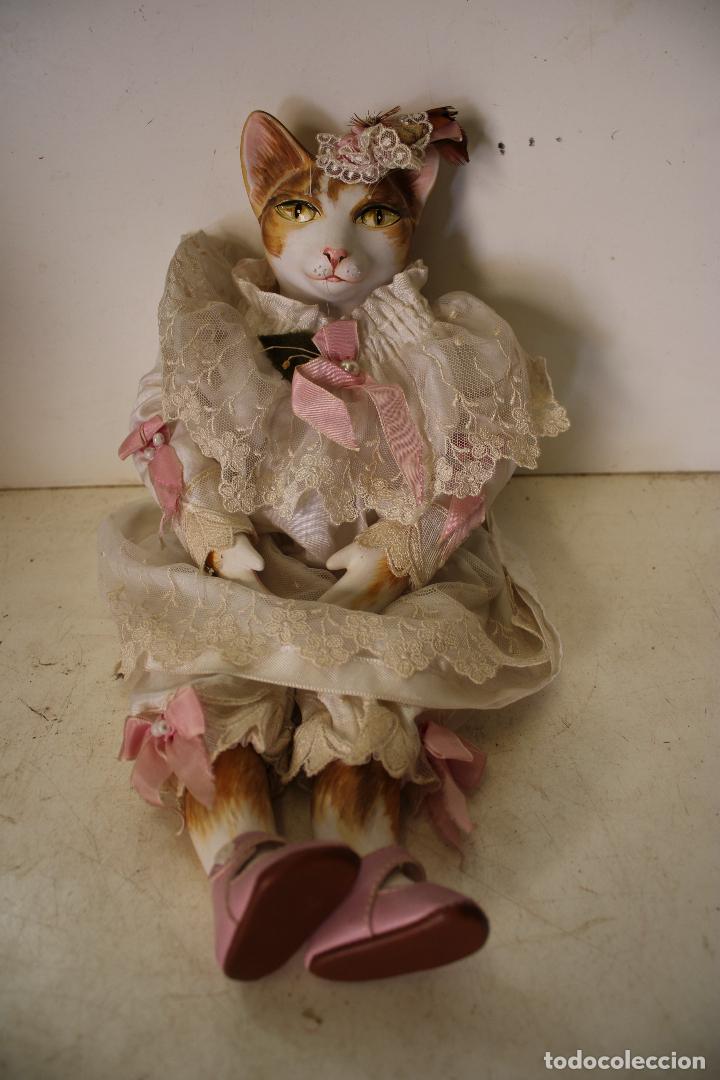 Otros objetos de arte: mu&ntilde;eca gata de porcelana - Foto 4