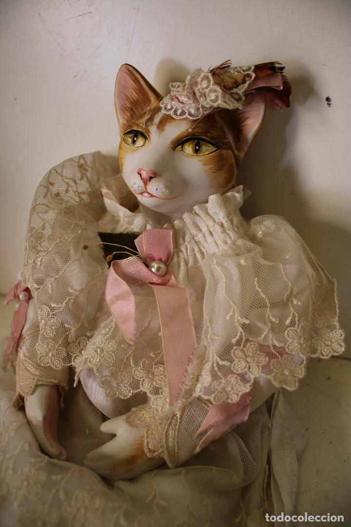 Otros objetos de arte: mu&ntilde;eca gata de porcelana - Foto 1