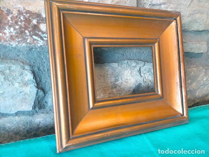 Otros objetos de arte: Marco antiguo peque&ntilde;o de madera con moldura dorada rectangular pintado - Foto 2