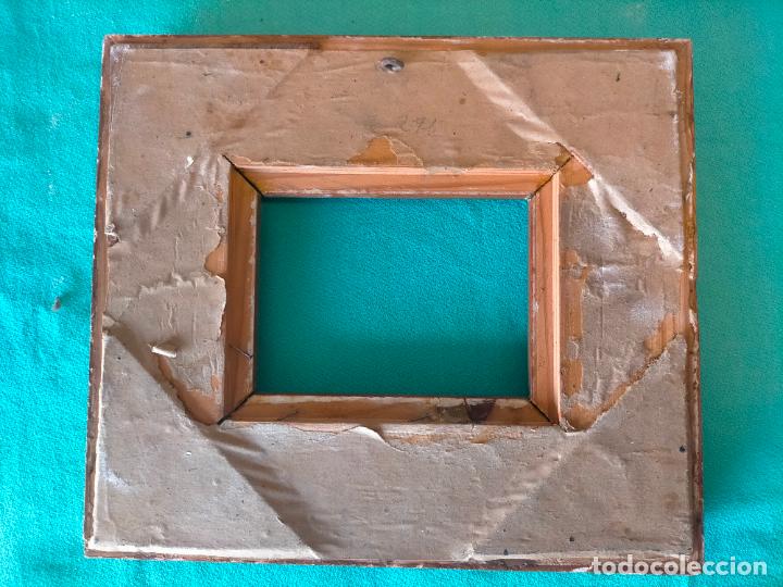 Otros objetos de arte: Marco antiguo peque&ntilde;o de madera con moldura dorada rectangular pintado - Foto 4