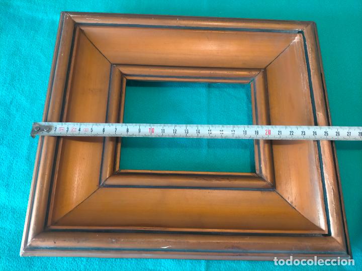 Otros objetos de arte: Marco antiguo peque&ntilde;o de madera con moldura dorada rectangular pintado - Foto 6