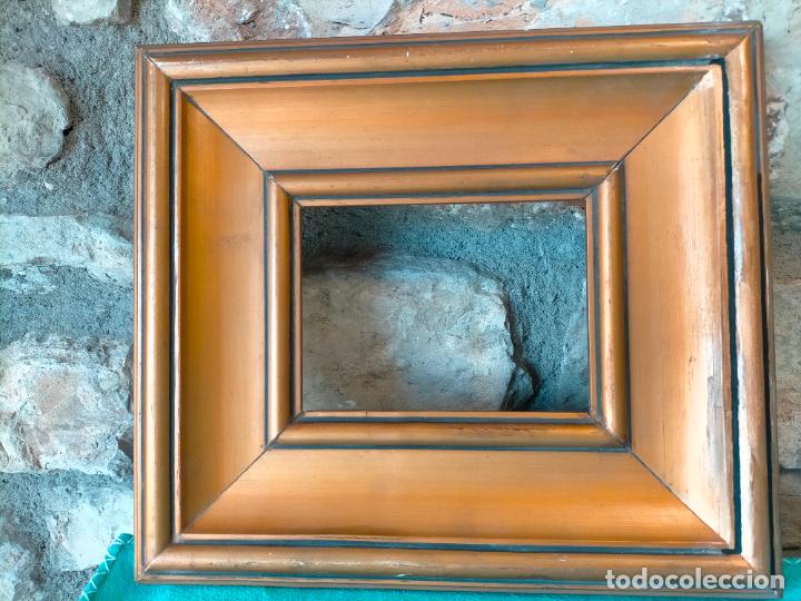 Otros objetos de arte: Marco antiguo peque&ntilde;o de madera con moldura dorada rectangular pintado - Foto 7