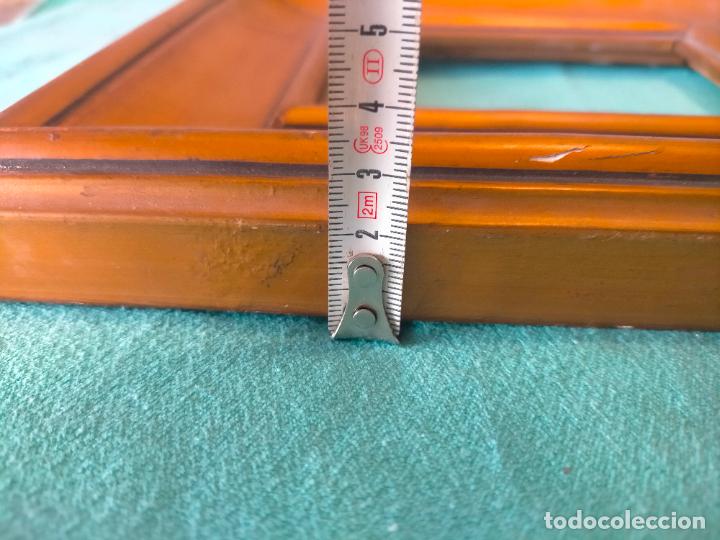 Otros objetos de arte: Marco antiguo peque&ntilde;o de madera con moldura dorada rectangular pintado - Foto 8