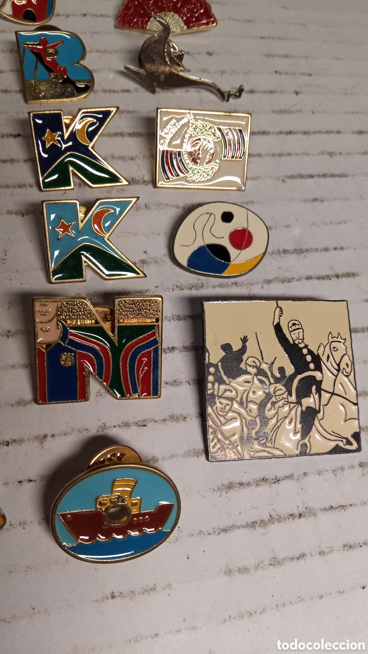 Otros objetos de arte: lote 23 pins vintage - Foto 4