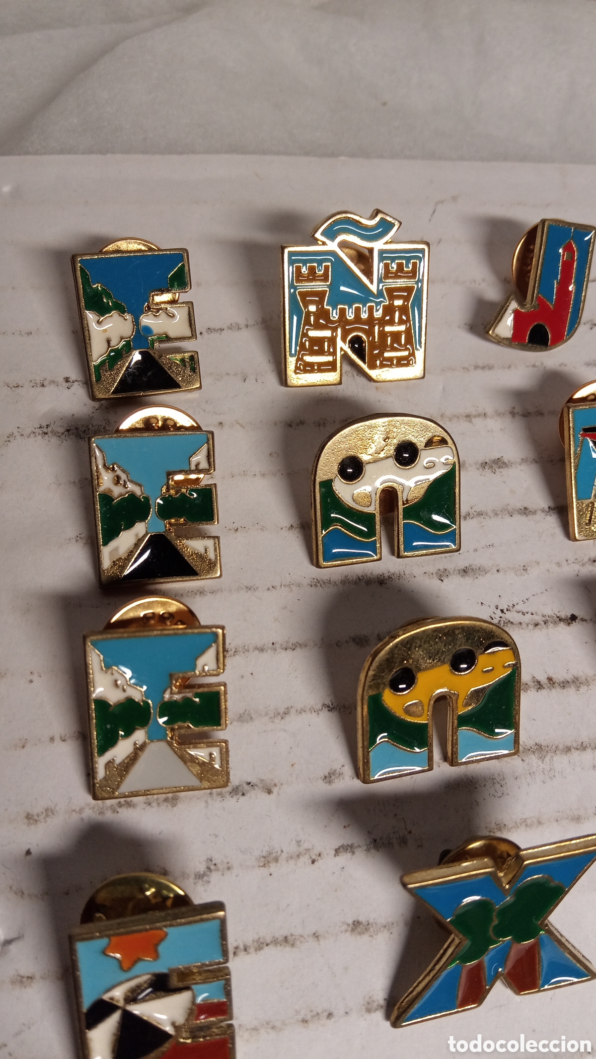 Otros objetos de arte: lote 23 pins vintage - Foto 9