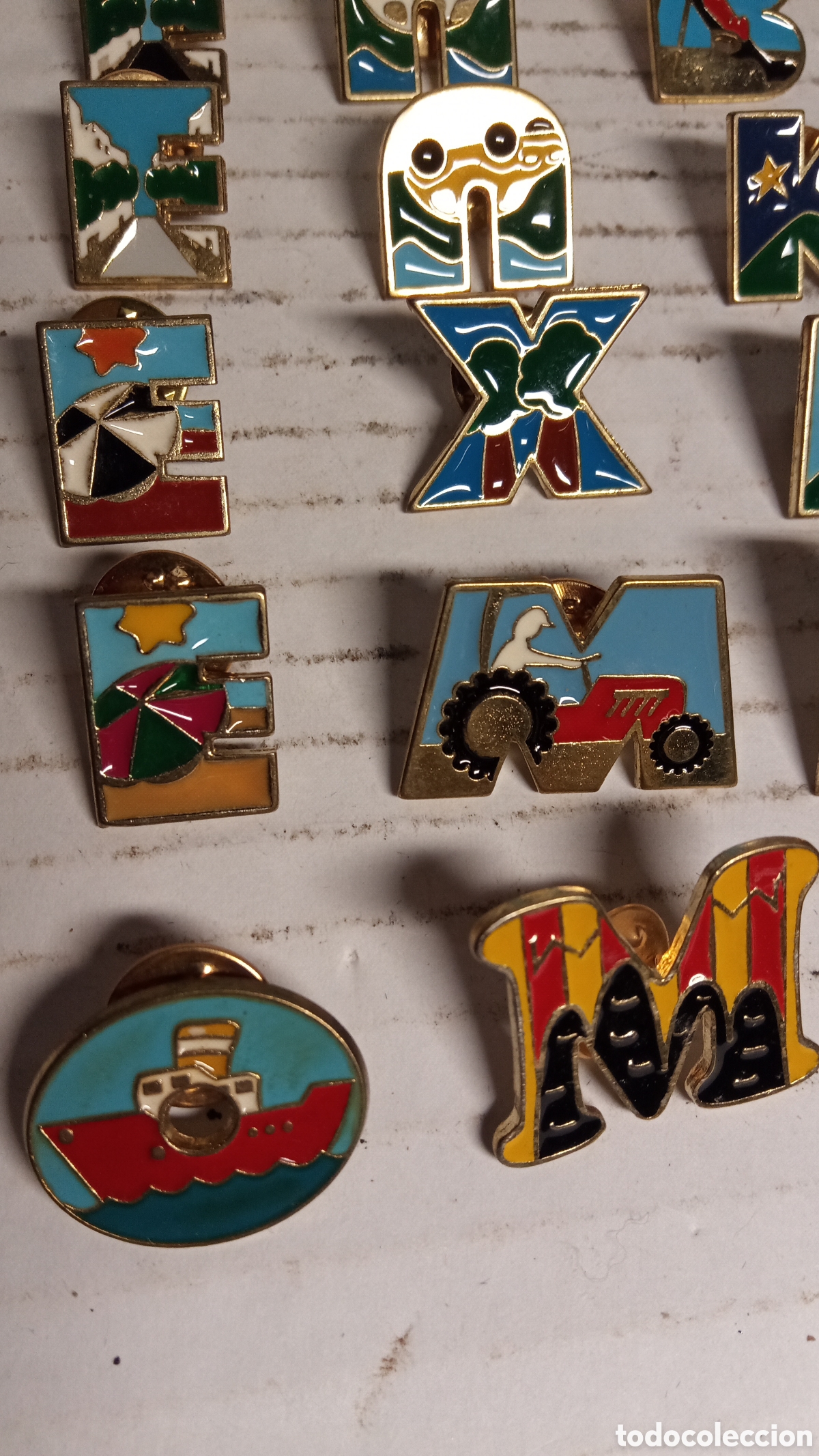 Otros objetos de arte: lote 23 pins vintage - Foto 3