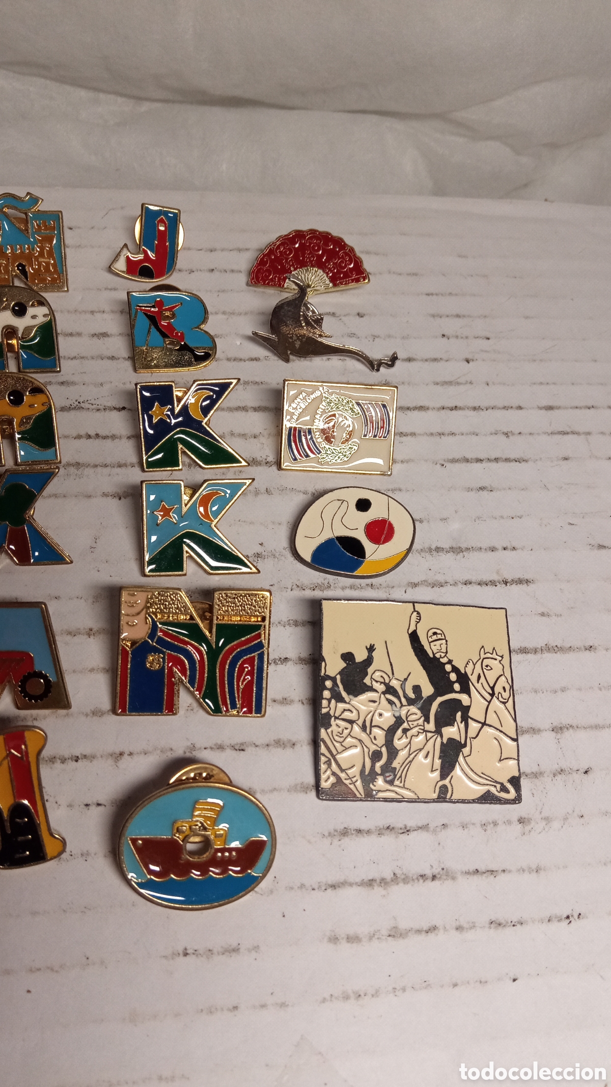 Otros objetos de arte: lote 23 pins vintage - Foto 10