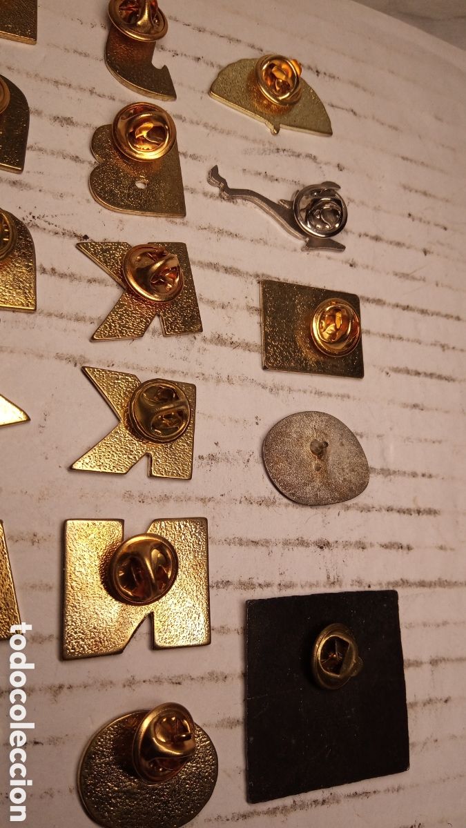 Otros objetos de arte: lote 23 pins vintage - Foto 14