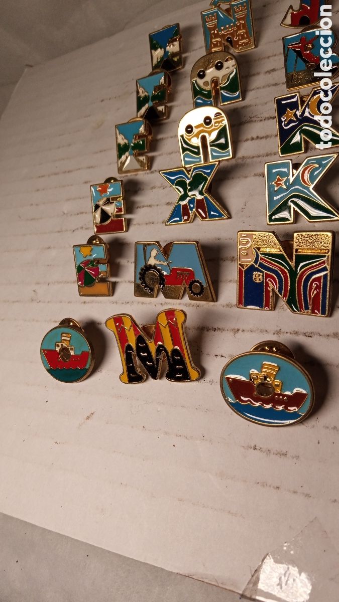 Otros objetos de arte: lote 23 pins vintage - Foto 5