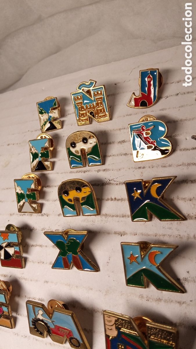 Otros objetos de arte: lote 23 pins vintage - Foto 6