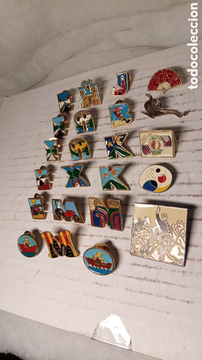 Otros objetos de arte: lote 23 pins vintage - Foto 12