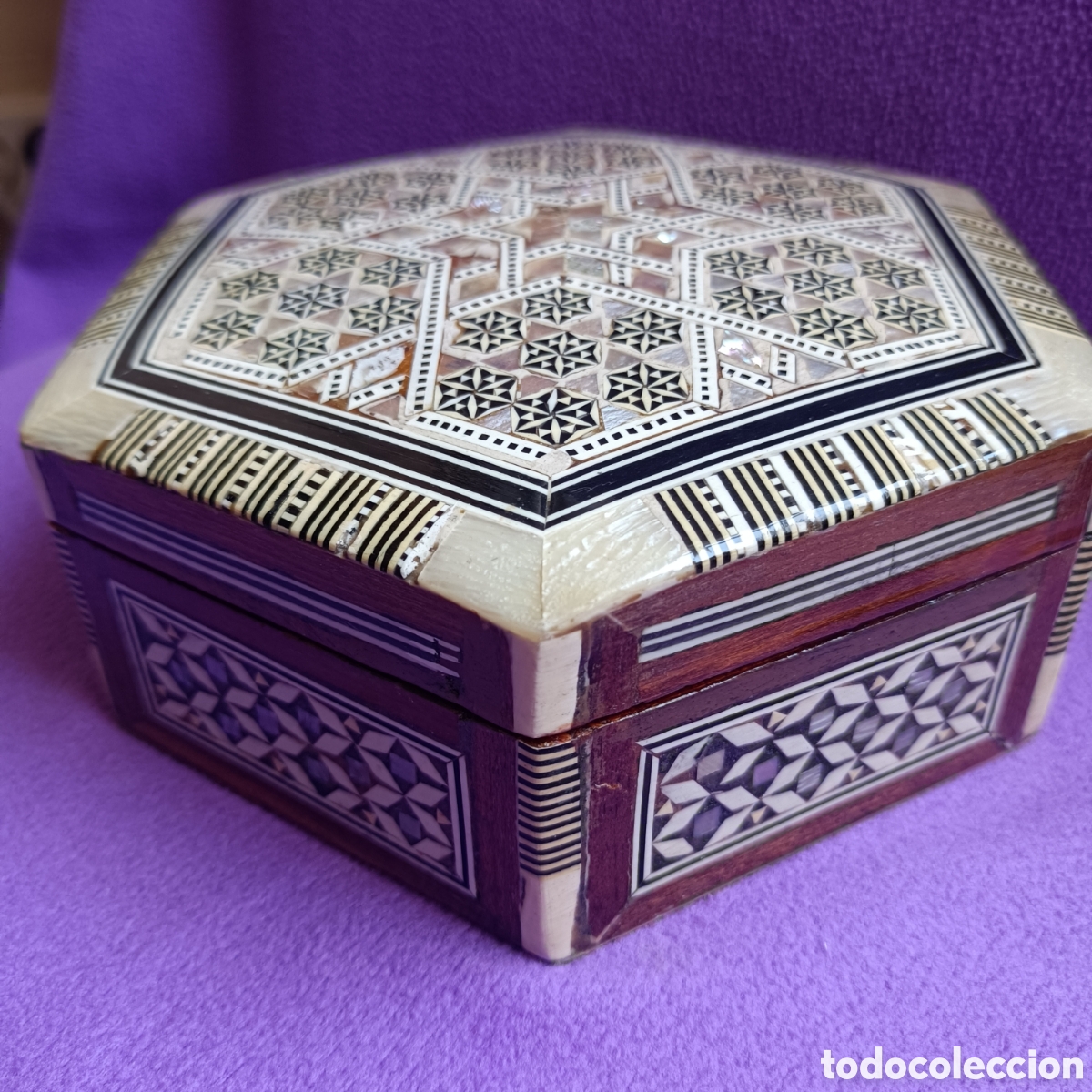 Otros objetos de arte: Caja de madera y incrustaciones en n&aacute;car siglo XX - Foto 5
