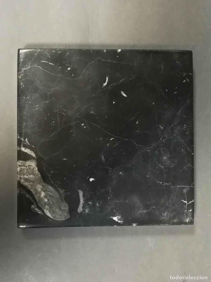 Otros objetos de arte: BASE CUADRADA DE MARMOL DE MARKINA COLOR NEGRO - Foto 2