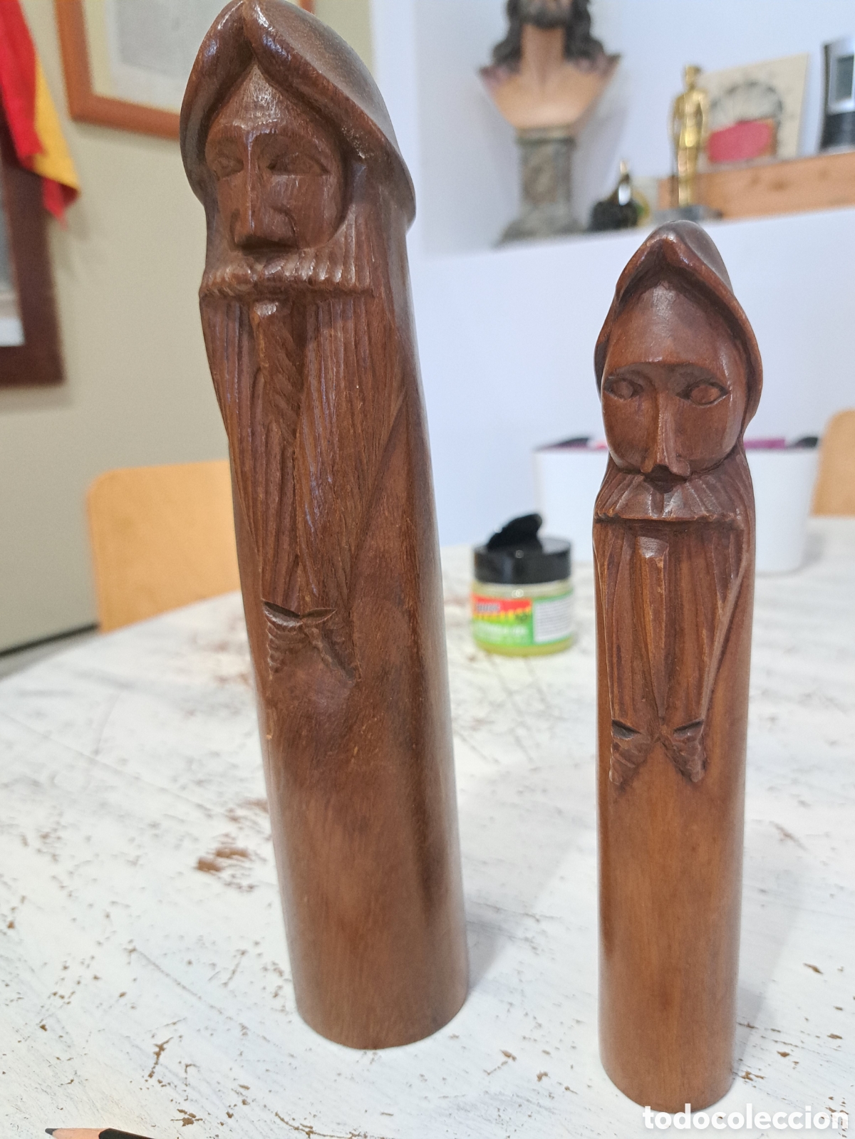 Otros objetos de arte: Monjes de madera en forma de cipote. - Foto 1